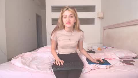 Snapshot of marya442004 chatting on 09.28.25 marya442004 online show from 09.28.25