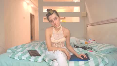 Snapshot of marya442004 chatting on 10.19.25 marya442004 online show from 10.19.25