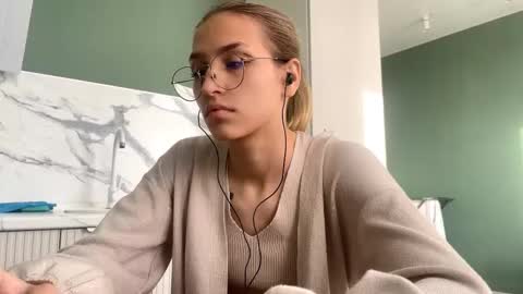 Kira online show from 09.14.25