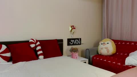 Snapshot of maryclars chatting on 04.07.26 Mary online show from 04.07.26