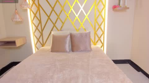 Snapshot of maryevans_ chatting on 02.03.26 online show from 02.03.26