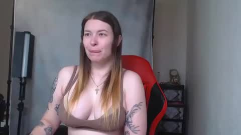 MaryHotLoves online show from 10.21.25