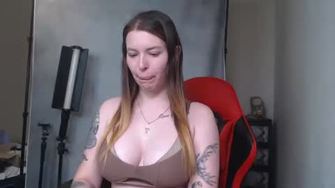 MaryHotLoves online show from 10.22.25