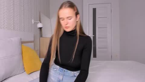 Mari online show from 10.27.25