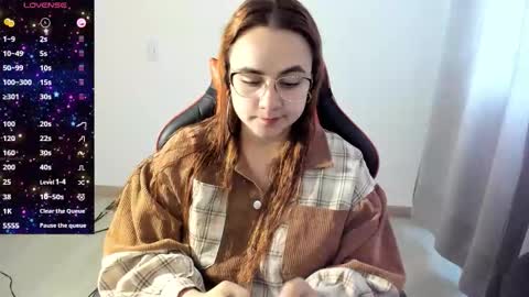 Snapshot of maryluna95 chatting on 10.20.25 Dulce Maria online show from 10.20.25