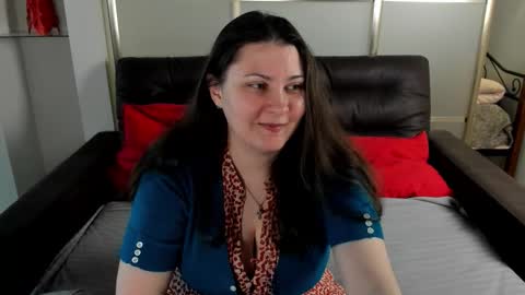 Snapshot of maryswon chatting on 11.06.25 Mary online show from 11.06.25