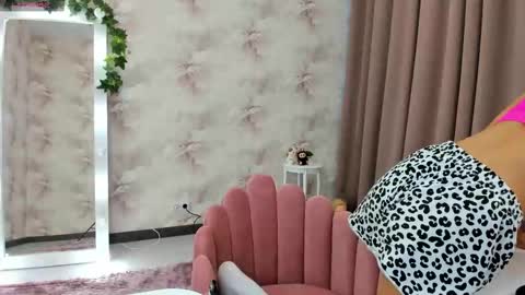 Snapshot of maryy_senn chatting on 09.17.25 Luucy UTC1 Mon Tue Wed Thu Fri 0500-1130 online show from 09.17.25