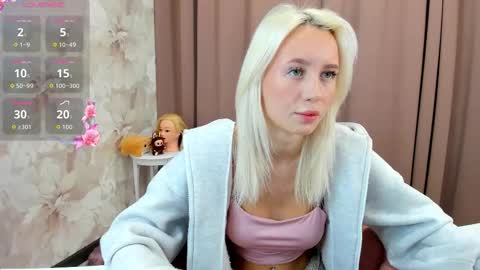 Snapshot of maryy_senn chatting on 10.13.25 Luucy UTC1 Mon Tue Wed Thu Fri 0500-1130 online show from 10.13.25