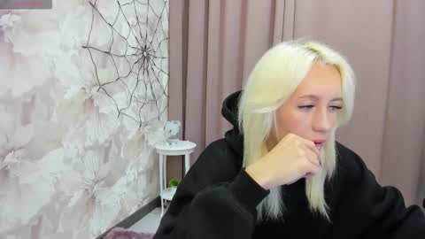 Snapshot of maryy_senn chatting on 11.03.25 Luucy UTC1 Mon Tue Wed Thu Fri 0500-1130 online show from 11.03.25