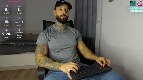 Snapshot of masculineguy69 chatting on 10.18.25 masculineguy69 online show from 10.18.25