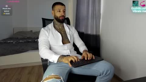 Snapshot of masculineguy69 chatting on 10.19.25 masculineguy69 online show from 10.19.25