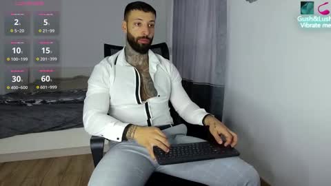 Snapshot of masculineguy69 chatting on 10.24.25 masculineguy69 online show from 10.24.25