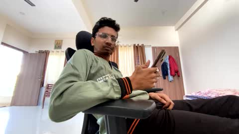 Snapshot of maskboyz2004 chatting on 12.19.24 Mask Boy online show from 12.19.24