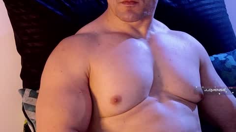 Snapshot of masked_bodybuilder chatting on 01.04.25 masked_bodybuilder online show from 01.04.25