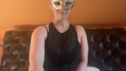 Snapshot of maskedflirt3 chatting on 04.12.26 maskedflirt3 online show from 04.12.26