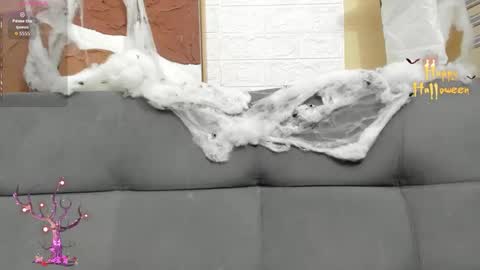 Snapshot of maskedgirl01 chatting on 10.30.25 Scarlet  online show from 10.30.25