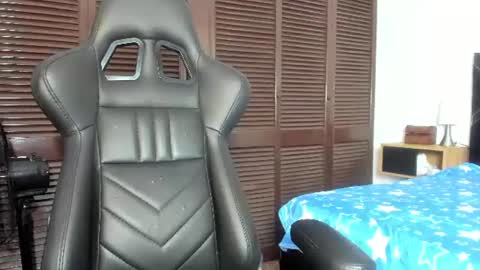 Snapshot of maskedgirl01 chatting on 07.18.26 Scarlet online show from 07.18.26