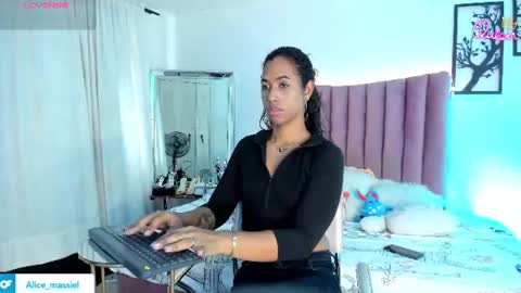 Snapshot of massielhot chatting on 07.13.26 massielhot online show from 07.13.26