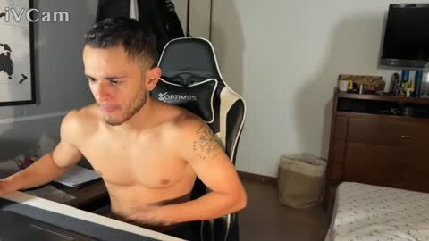 Snapshot of massimo_jiovano chatting on 09.19.25 massimo online show from 09.19.25