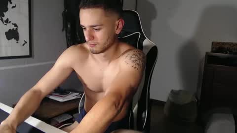 Snapshot of massimo_jiovano chatting on 10.03.25 massimo online show from 10.03.25