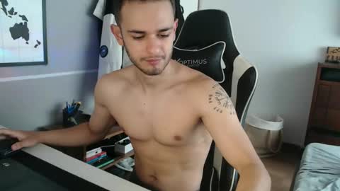 Snapshot of massimo_jiovano chatting on 10.31.25 massimo online show from 10.31.25