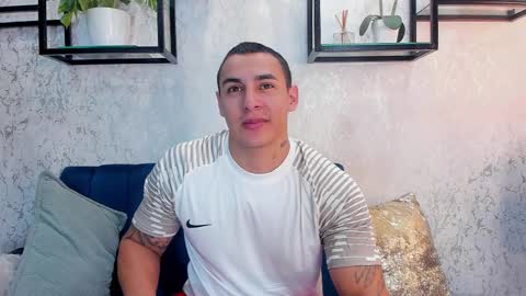 Snapshot of massimocontie_ chatting on 02.16.25 Massimo Contie online show from 02.16.25