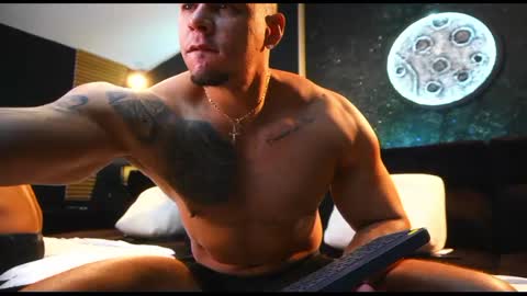 Snapshot of massimowalton2 chatting on 11.02.25 massimowalton2 online show from 11.02.25