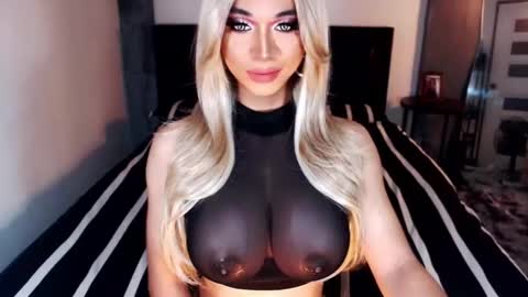 Snapshot of massivecockxmistress chatting on 10.14.25 Aica online show from 10.14.25