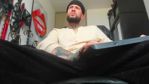 Snapshot of master_steven_01 chatting on 12.29.24 steven online show from 12.29.24