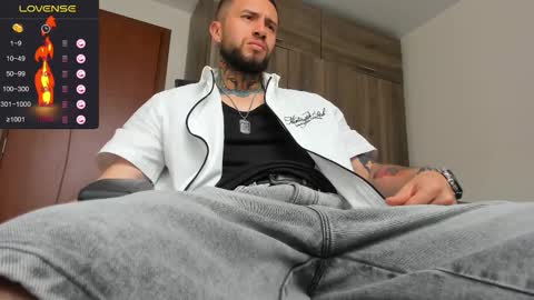 Snapshot of master_steven_01 chatting on 09.08.25 steven online show from 09.08.25