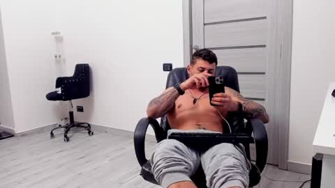 Snapshot of masterchris12 chatting on 12.04.24 masterchris12 online show from 12.04.24