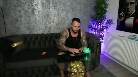 Snapshot of masterkingmuscle chatting on 04.02.26 masterkingmuscle online show from 04.02.26