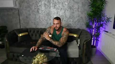 Snapshot of masterkingmuscle chatting on 05.18.26 masterkingmuscle online show from 05.18.26