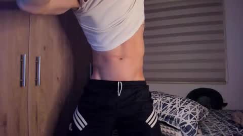 Snapshot of mastrangelo_x chatting on 10.12.25 mastrangelo_x online show from 10.12.25