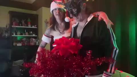 Snapshot of matchingtracksuits chatting on 12.11.24 Jer and Kel online show from 12.11.24