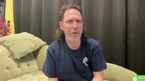 Snapshot of matchingtracksuits chatting on 01.02.25 Jer and Kel online show from 01.02.25