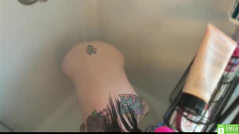 Snapshot of matchingtracksuits chatting on 03.04.25 Jer and Kel online show from 03.04.25