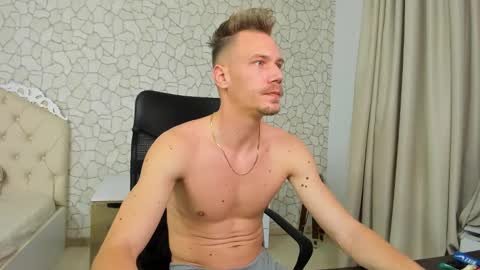 Snapshot of mateobenjamin chatting on 12.22.24 MateoBenjamin online show from 12.22.24