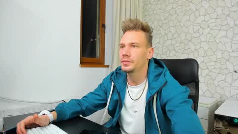 Snapshot of mateobenjamin chatting on 01.05.25 MateoBenjamin online show from 01.05.25