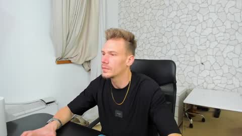 Snapshot of mateobenjamin chatting on 01.06.25 MateoBenjamin online show from 01.06.25