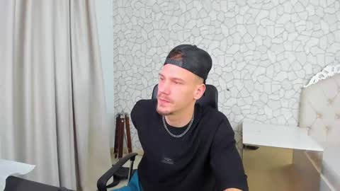 Snapshot of mateobenjamin chatting on 01.22.25 MateoBenjamin online show from 01.22.25