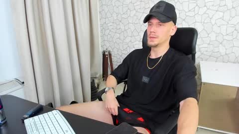 Snapshot of mateobenjamin chatting on 02.08.25 MateoBenjamin online show from 02.08.25
