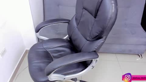 Snapshot of mathew_wolf4 chatting on 12.14.24 Mathew Independent model online show from 12.14.24