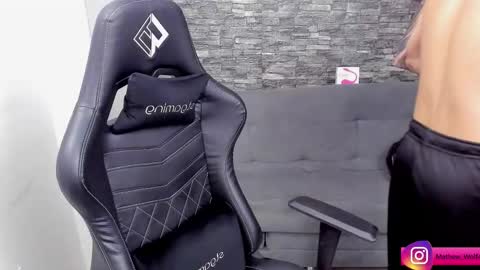 Snapshot of mathew_wolf4 chatting on 10.16.25 Mathew Independent model online show from 10.16.25