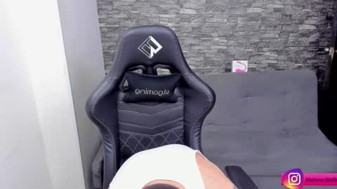 Snapshot of mathew_wolf4 chatting on 10.19.25 Mathew Independent model online show from 10.19.25