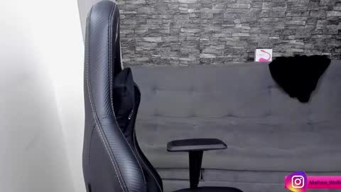 Snapshot of mathew_wolf4 chatting on 10.21.25 Mathew Independent model online show from 10.21.25