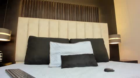 Snapshot of mathilda_liz chatting on 09.29.25 mathilda_liz online show from 09.29.25