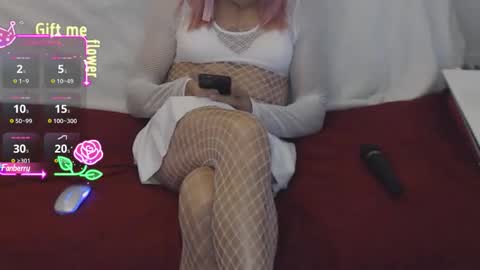 LooLa online show from 10.15.25