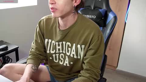 Snapshot of mathwx_ chatting on 10.22.25 Alejandro Alex online show from 10.22.25