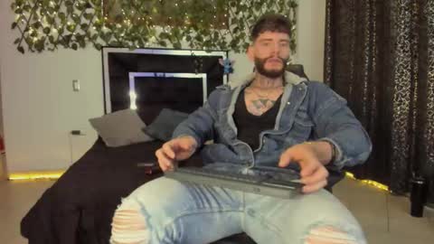 matius foxter online show from 10.25.25